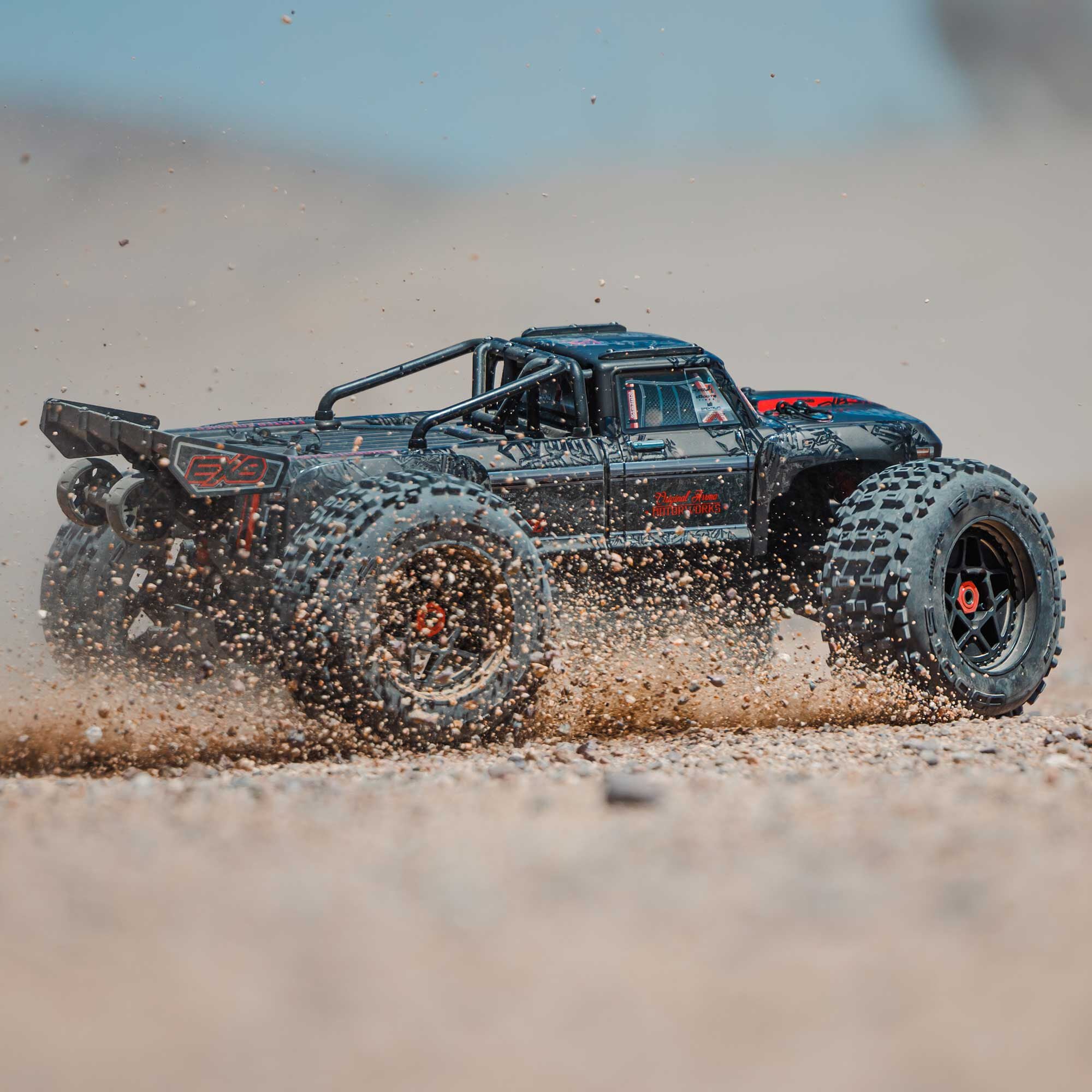 1/5 OUTCAST 8S EXB AVC 4X4 RTR Brushless Stunt Truck, Black