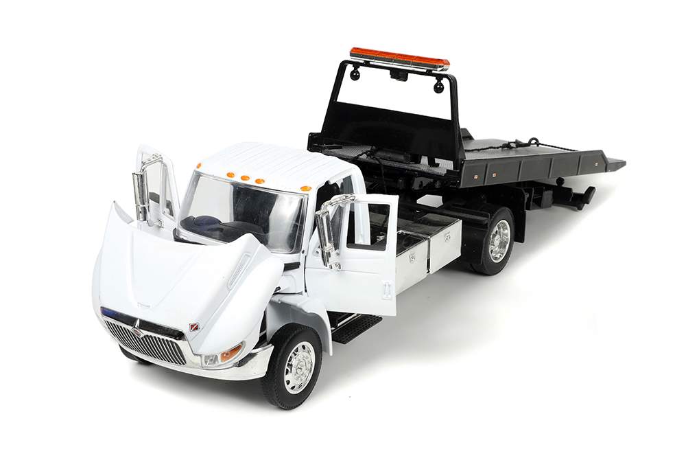 1:24 International DuraStar 4400 Rollback Truck